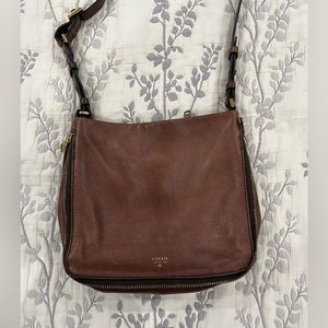 Crossbody bag/ brown/ leather/ zipper/ Fossil